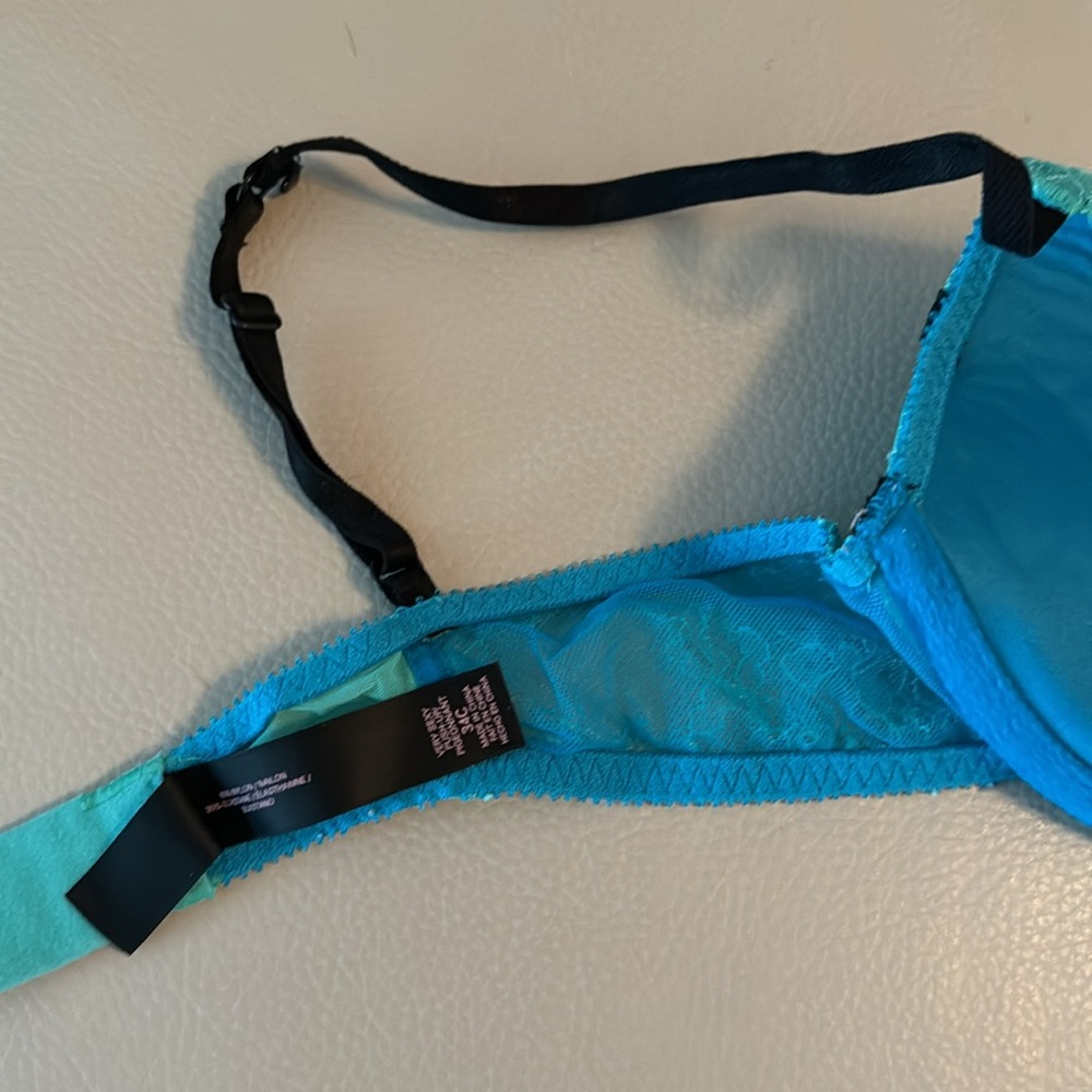 VS lightly padded blue and black lace bra size 34C - Picture 4 of 5